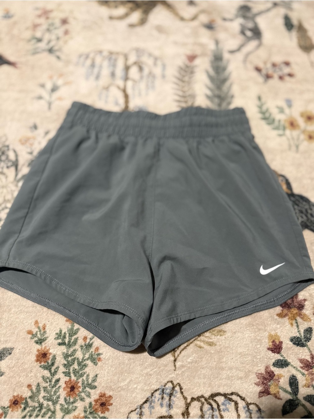 Nike girls Elastic-Waist Athletic Shorts — Gray M